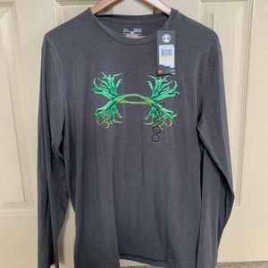 Never worn Under Armour Long Sleeve